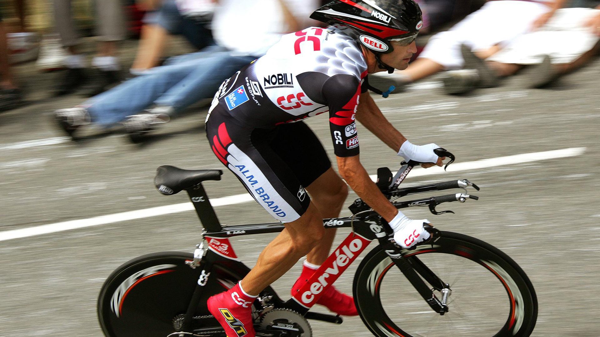 乔治成为快船更衣室领袖角色明确，乔治快船球衣图片