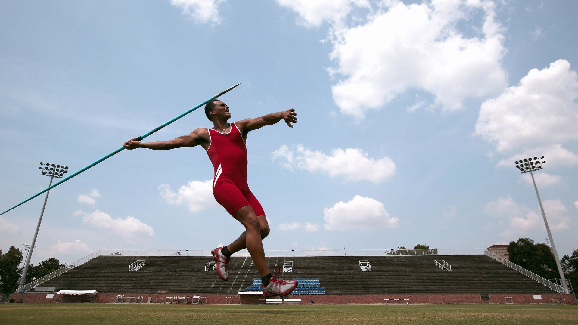 巴尔：凭借出色的防守意识和球场阅读能力，他是全黑队的防守中坚