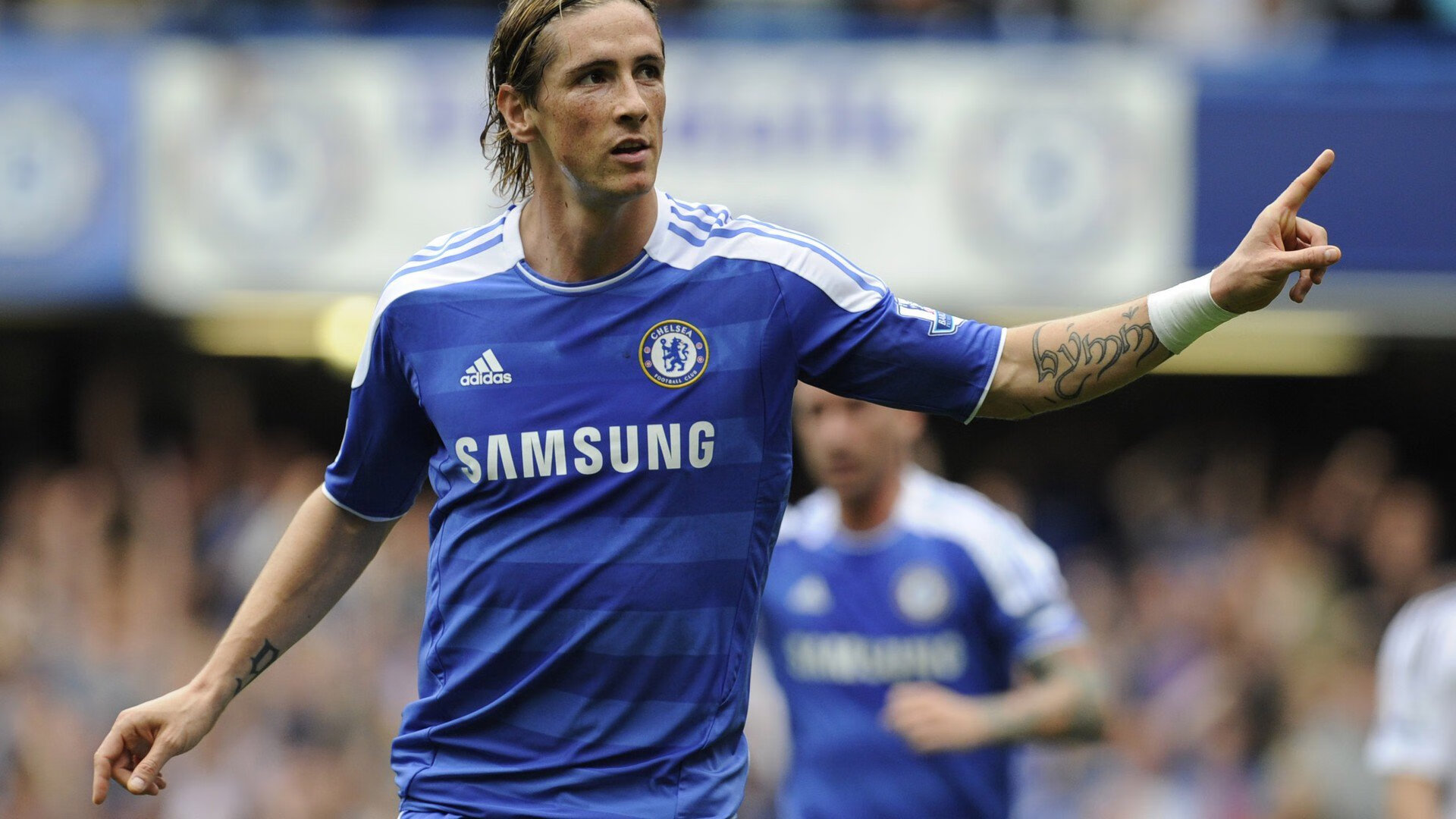 张伟丽训练中展现极高专注度，张伟丽最新训练