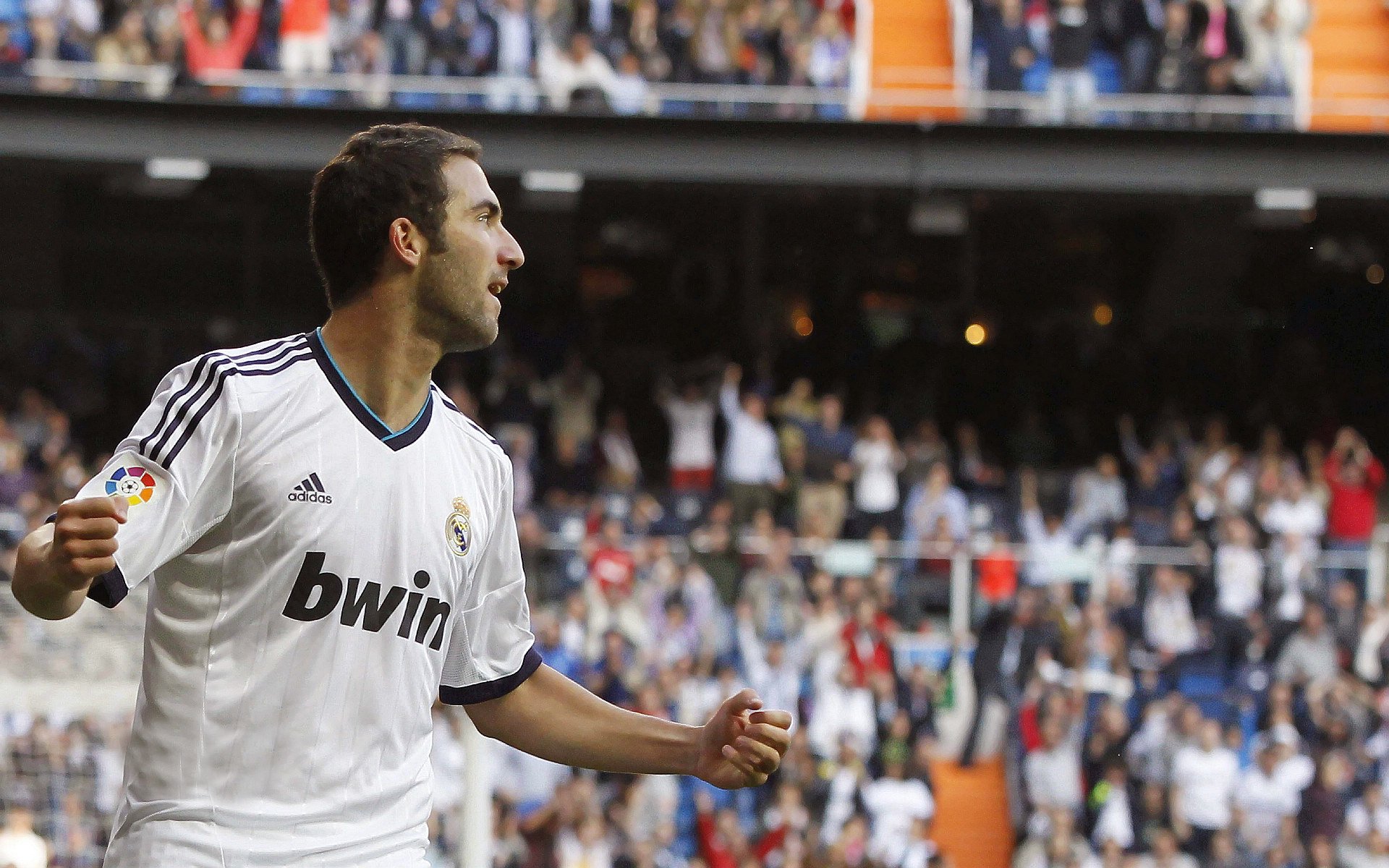 王楚钦换新球拍状态明显提升,王楚钦球品