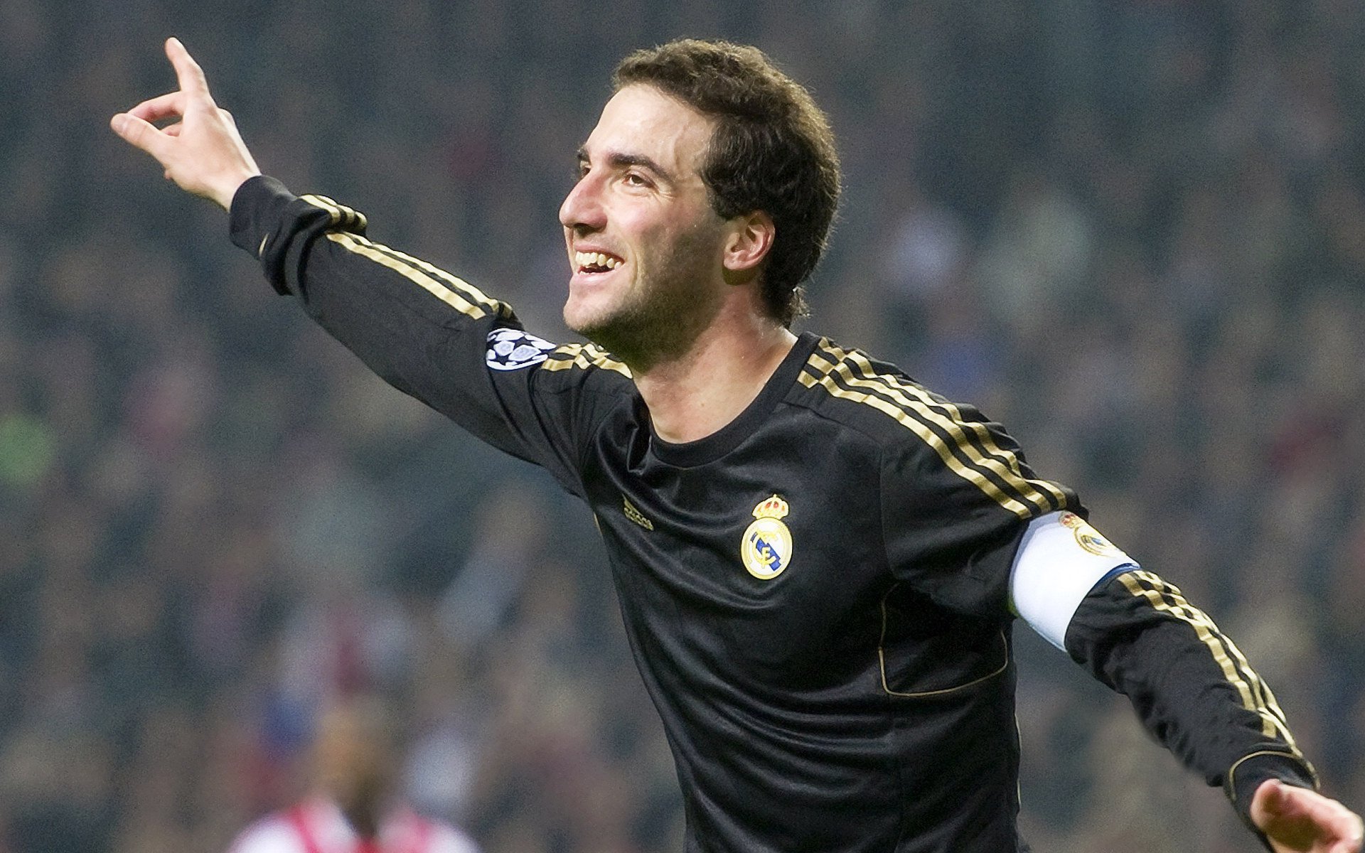 西甲攻防大碰撞:快节奏场面震撼!,西甲防守